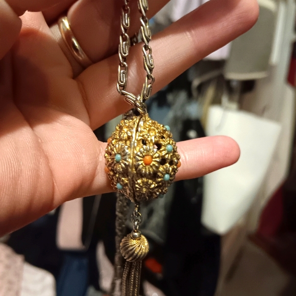 Antique beaded ball with tassels - Picture 1 of 3